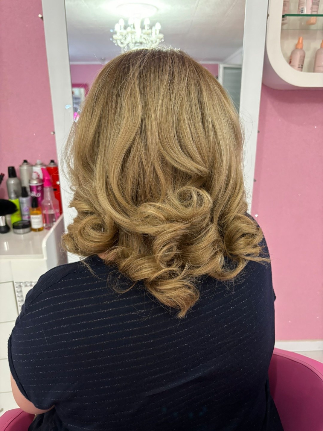 Feniranje na valove / kovrče - poluduga kosa - Beauty Studio Amina, Zagreb Feniranje i stiliziranje Frizerski saloni Feniranje i stiliziranje, Zagreb, Gornja Dubrava