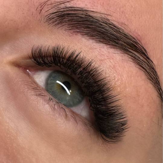 Moel beauty #zagreb Nadogradnja trepavica Ugradnja volumenskih trepavica Najljepši setovi extenzija