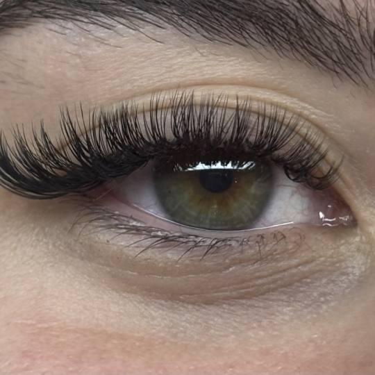 Sis Beauty Room #zagreb Nadogradnja trepavica Ugradnja volumenskih trepavica