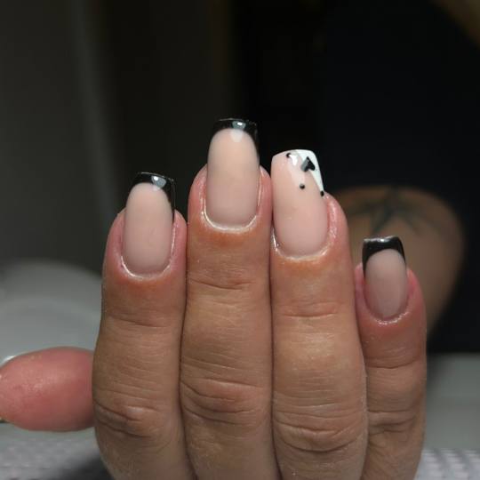 Glow Differently #zagreb Nadogradnja noktiju Ugradnja noktiju - M dužina