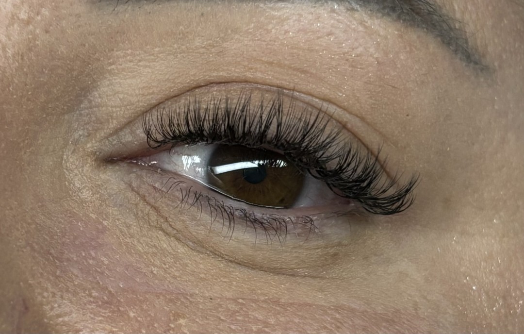 Ugradnja volumenskih trepavica - Sis Beauty Room, Zagreb Nadogradnja trepavica Lice Nadogradnja trepavica, Zagreb, Donji grad - Centar