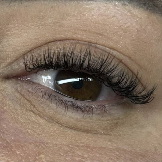 Sis Beauty Room #zagreb Nadogradnja trepavica Ugradnja volumenskih trepavica