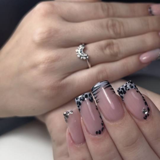 Beauty Box Studio #osijek Nadogradnja noktiju Ugradnja noktiju gelom - L dužina Malo zebre,malo to