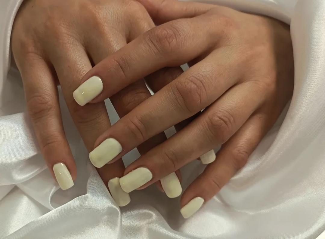 Comby manikura + trajni lak - Alum beauty studio, Rijeka Manikura Nokti Manikura, Rijeka, Centar