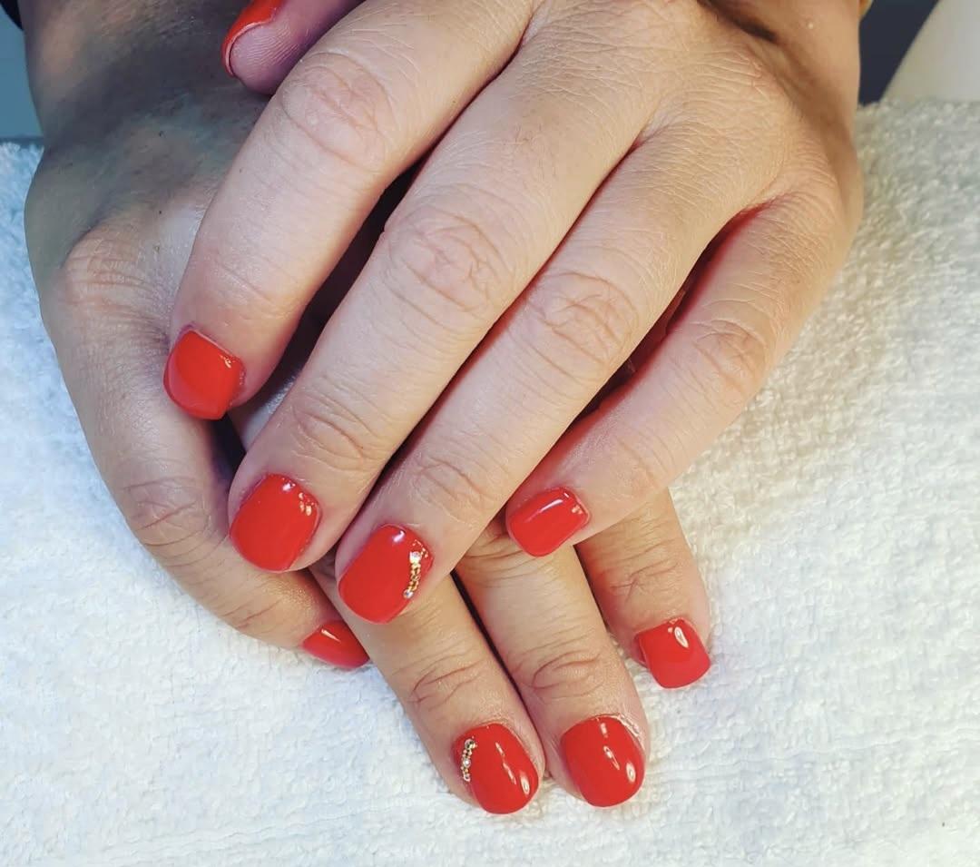 Comby manikura + trajni lak - Alum beauty studio, Rijeka Manikura Nokti Manikura, Rijeka, Centar