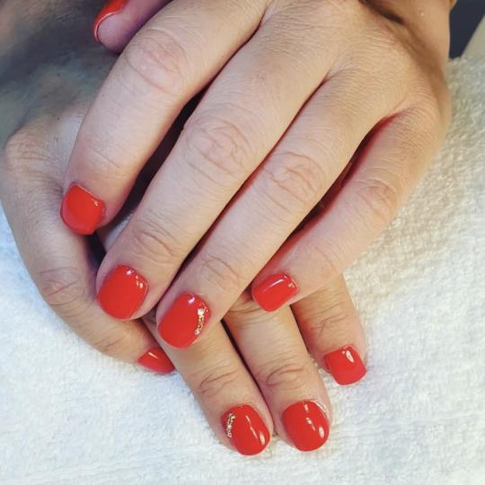 Alum beauty studio #rijeka Manikura Comby manikura + trajni lak Comby manikura je tip obrade nokti�