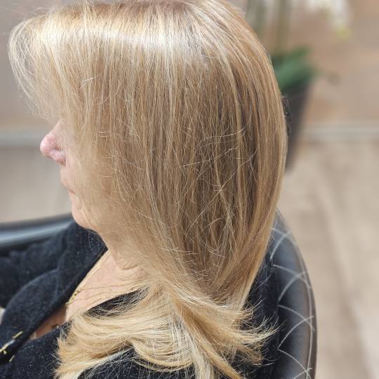 Mary 2M #zagreb Bojanje kose Bojanje izrasta - 50 ml boje Uz samo bojanje rađeni su i pramenovi koj