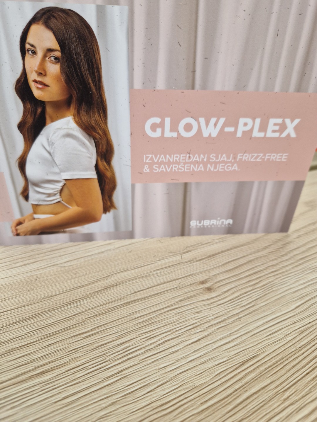 Dubinska njega kose - ekstra duga kosa - Frizerski salon W, Zagreb Njega i ojačavanje kose Frizerski saloni Njega i ojačavanje kose, Zagreb, Trešnjevka – sjever