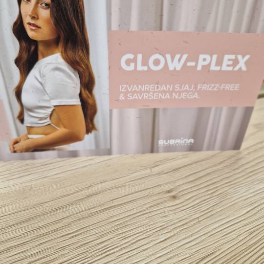 Frizerski salon W #zagreb Njega i ojačavanje kose Dubinska njega kose - ekstra duga kosa