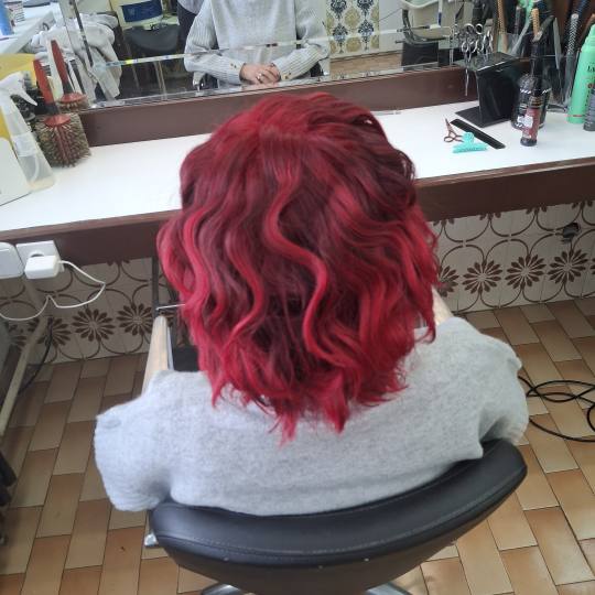 Bella #zagreb Bojanje,šišanje i kovrdžanje kose srednje dužine kose