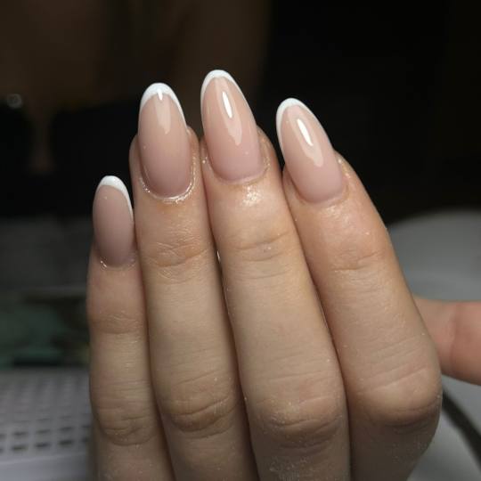 Glow Differently #zagreb Nadogradnja noktiju Ugradnja noktiju - M dužina