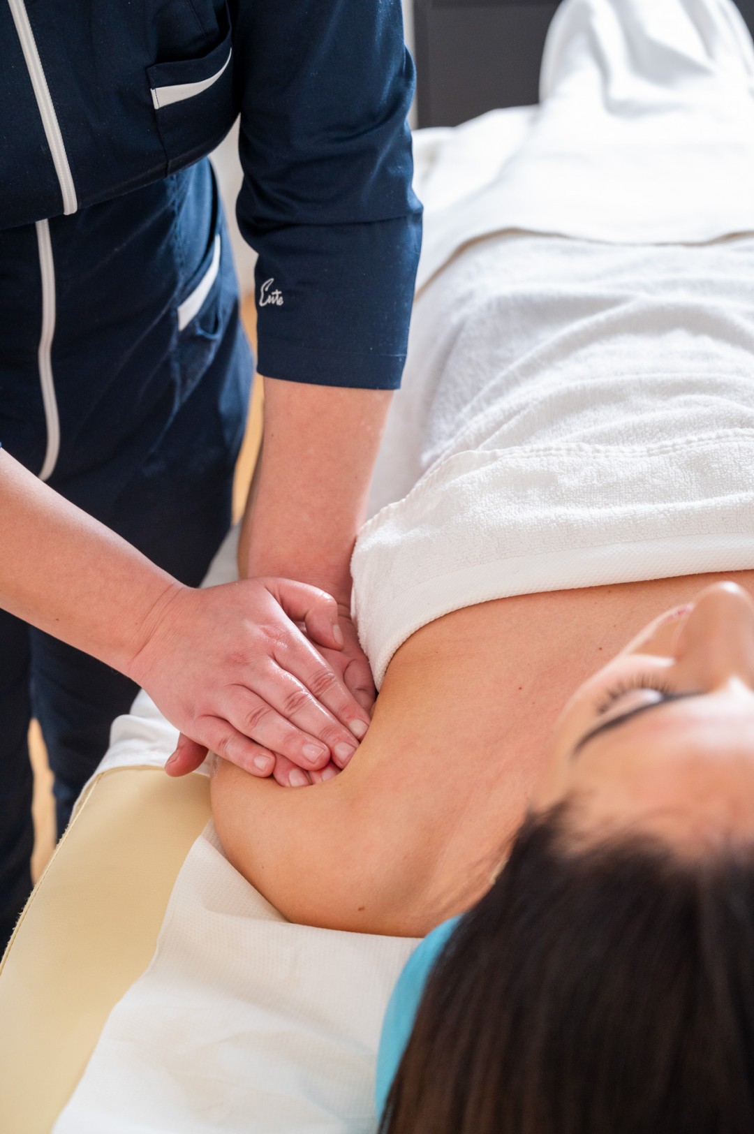 Belušić #zagreb Tretmani tijela Parafinska masaža sa svijećom