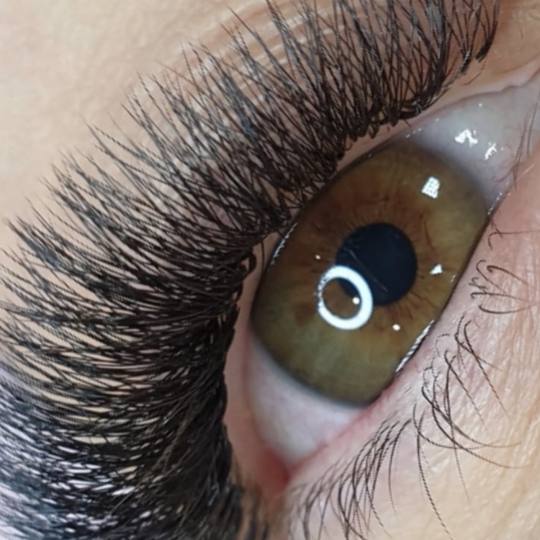Beauty studio L #zagreb Nadogradnja trepavica Ugradnja volumenskih trepavica