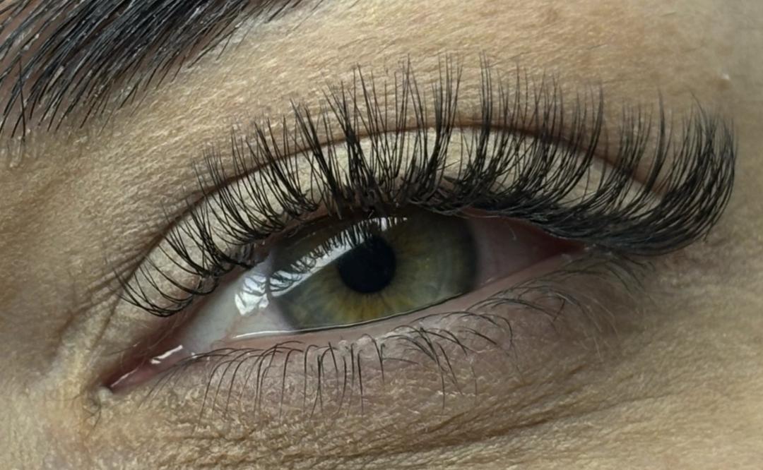 Ugradnja volumenskih trepavica - Sis Beauty Room, Zagreb Nadogradnja trepavica Lice Nadogradnja trepavica, Zagreb, Donji grad - Centar