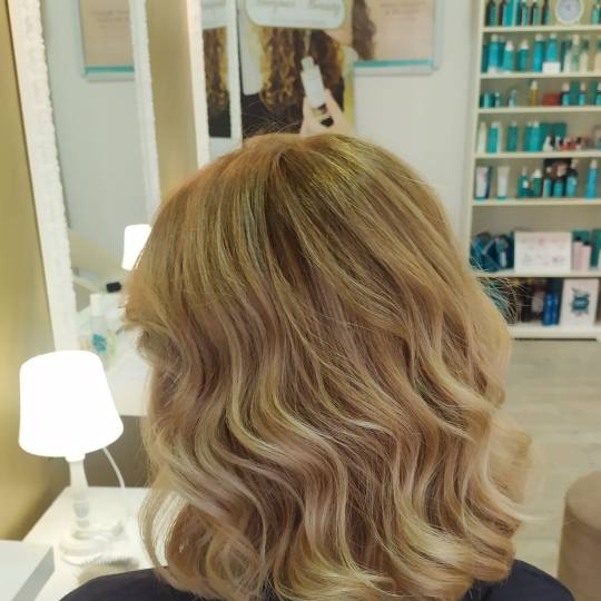 Hairlookboutique #zagreb Feniranje i stiliziranje Valovi - poluduga kosa