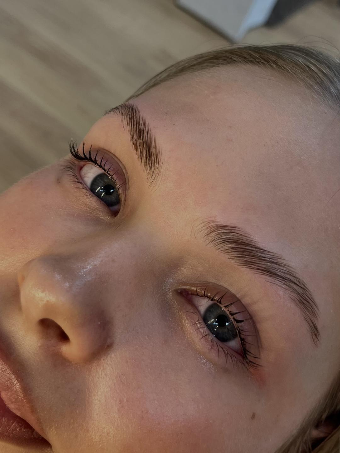 Mia’s Beautique #zagreb Obrve Brow lift