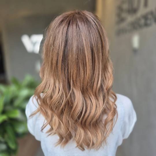 Frizerski salon W #zagreb Bojanje kose Bojanje cijele dužine - ekstra duga kosa Pokrivanje sijede k