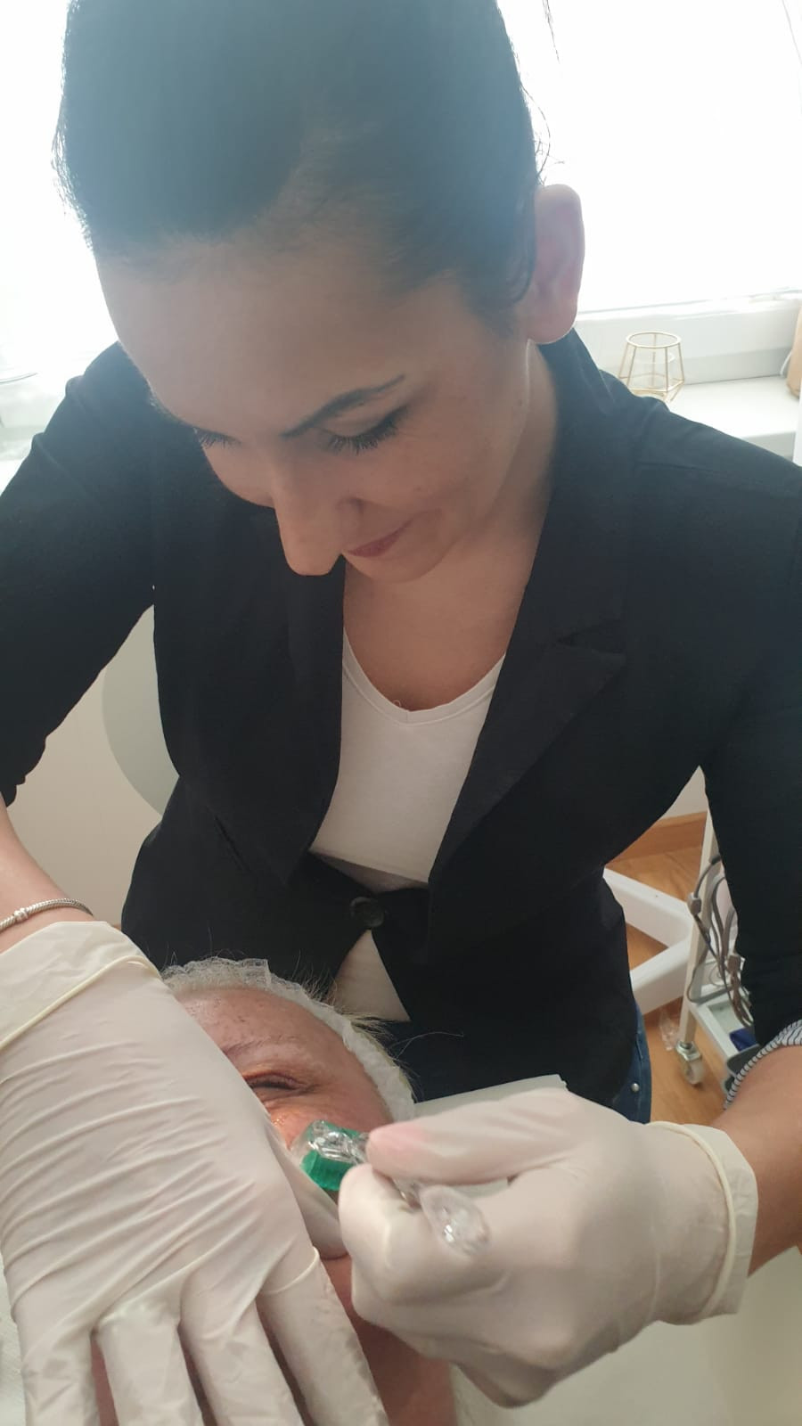 Melanis i Silueta studio za njegu lica i tijela #zagreb Tretman lica Mezoterapija lica + dermaroler - 5 tretmana