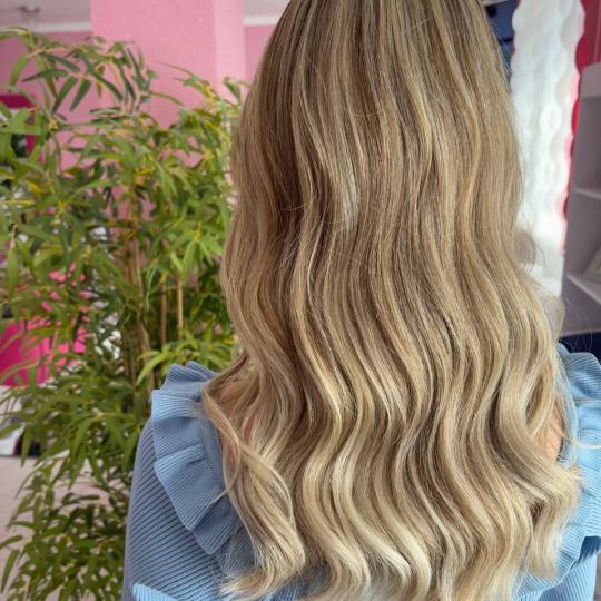 Beauty Studio Amina #zagreb Bojanje kose Površinski pramenovi + bojanje izrasta + fen frizura - dug