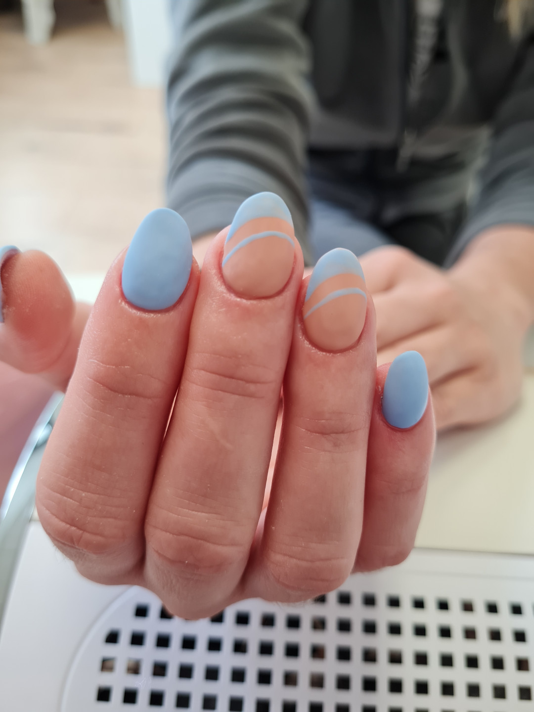 Chic Beauty West #zagreb Lakiranje noktiju Ugradnja noktiju gelom + Combry manikir - S dužina noktiju