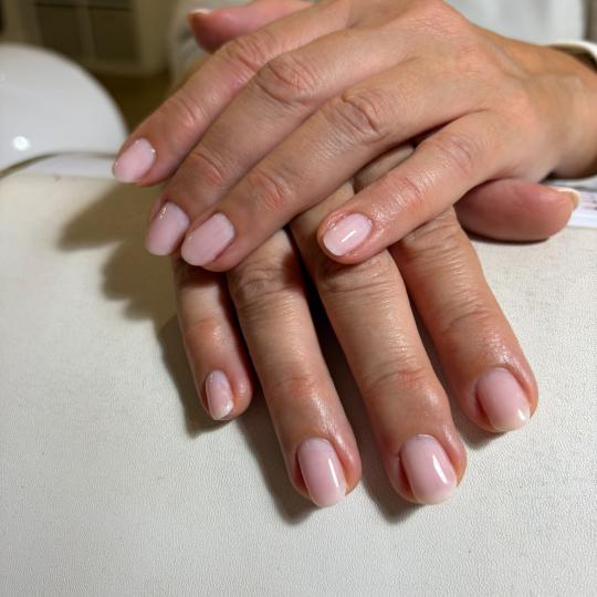 Glow Differently #zagreb Manikura Manikura + lakiranje opi lakom