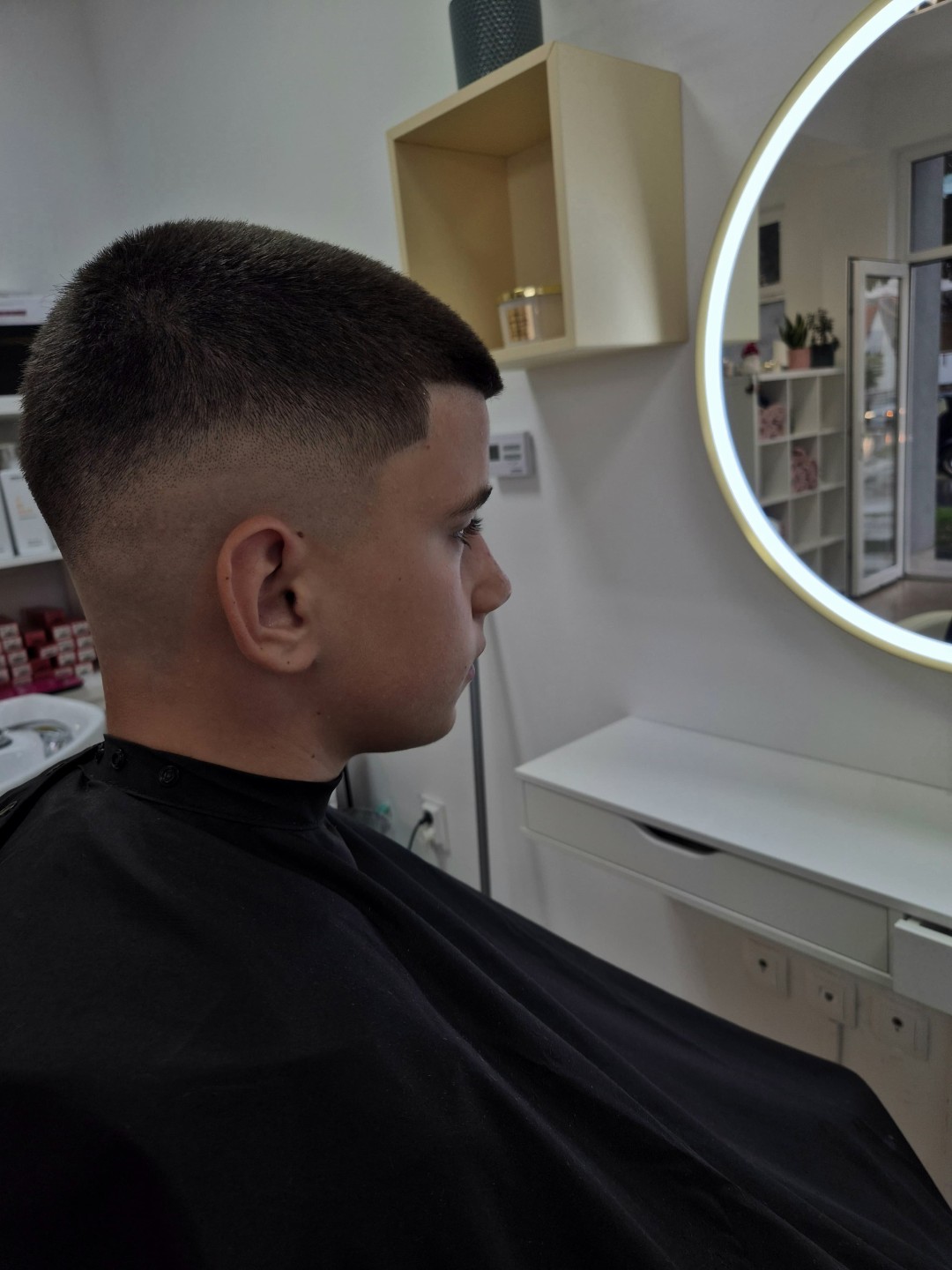 Muško stilističko šišanje - fade / buzz - Beauty Box Studio, Osijek Muško šišanje Muški frizeri Muško šišanje, Osijek, Centar