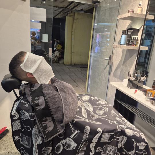 Škare & Britva Barber #split Brijačnice Brijanje brade - tretman vrućim ručnikom