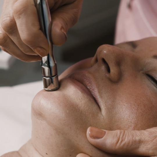 Royal Swiss Beauty #osijek Tretman lica Mikrodermoabrazija lica Dijamantna mikrodermoabrazija je min