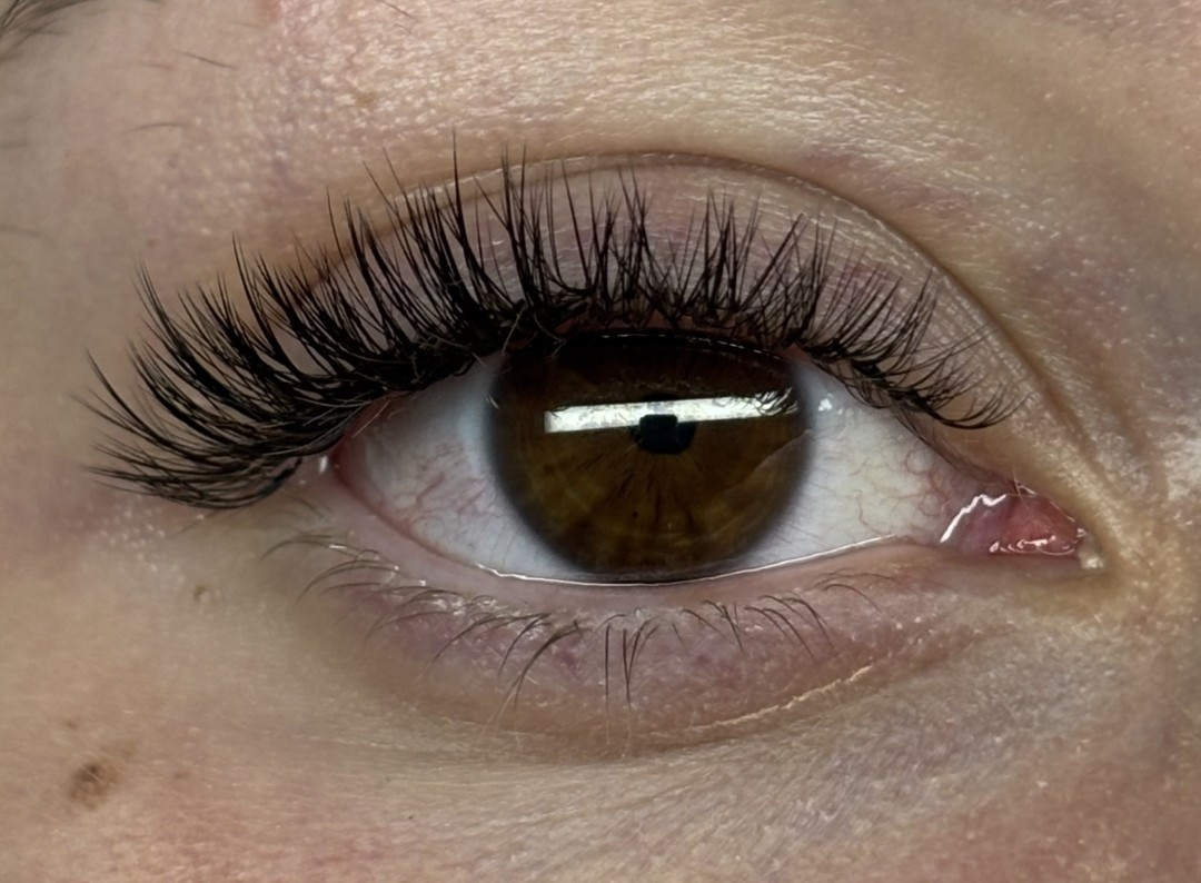 Sis Beauty Room #zagreb Nadogradnja trepavica Ugradnja volumenskih trepavica