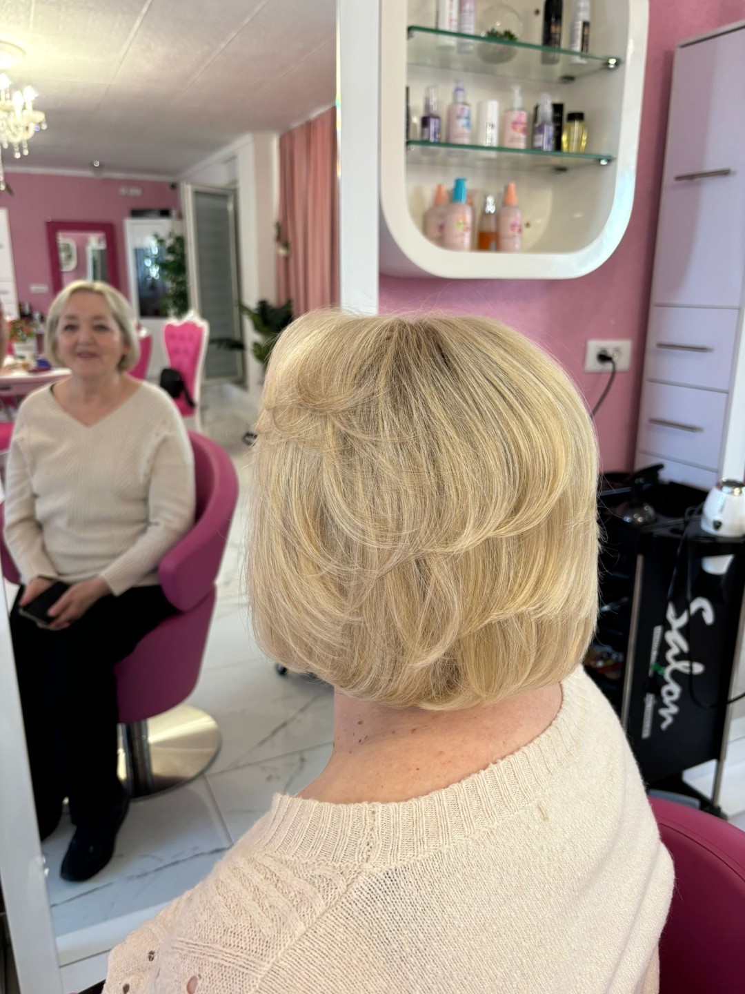 Beauty Studio Amina #zagreb Pramenovi Površinski pramenovi + fen frizura - kratka kosa