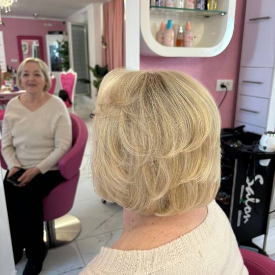 Beauty Studio Amina #zagreb Pramenovi Površinski pramenovi + fen frizura - kratka kosa