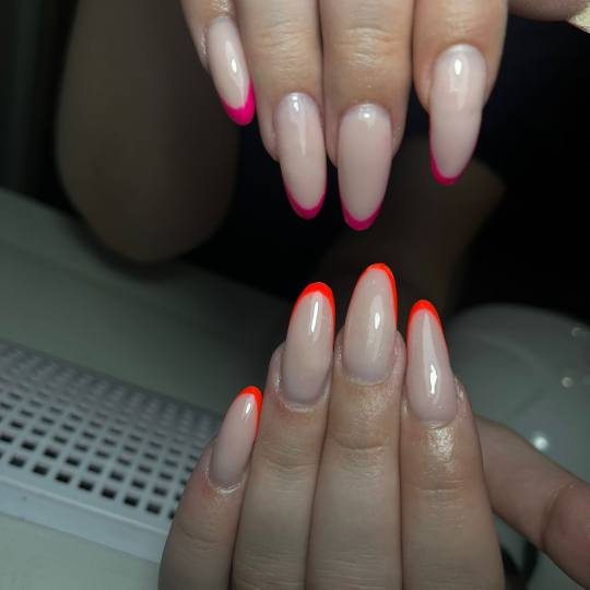 Glow Differently #zagreb Nadogradnja noktiju Ugradnja noktiju - M dužina