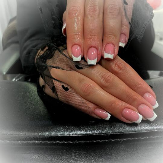 Roses & friends #zagreb Nadogradnja noktiju Ugradnja noktiju - S dužina