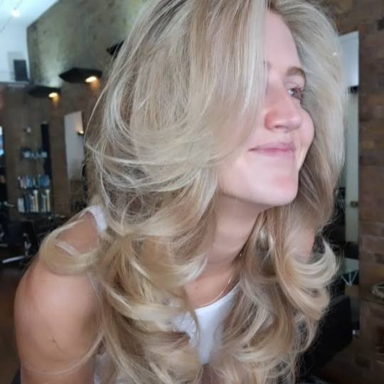 Kudos Hair #zagreb Feniranje i stiliziranje Feniranje volumensko - ekstra duga kosa