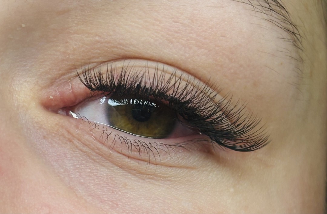 Ugradnja volumenskih trepavica - Sis Beauty Room, Zagreb Nadogradnja trepavica Lice Nadogradnja trepavica, Zagreb, Donji grad - Centar