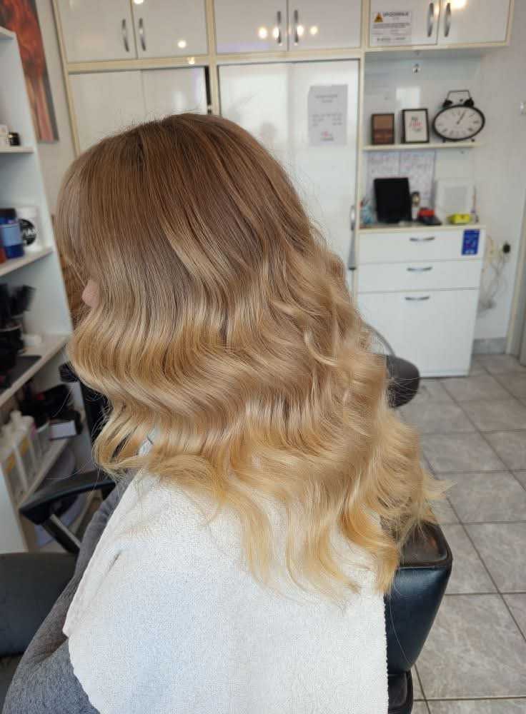 Preljev - duga kosa - Wikleraj & Frajeraj, Zagreb Bojanje kose Frizerski saloni Bojanje kose, Zagreb, Trešnjevka – jug