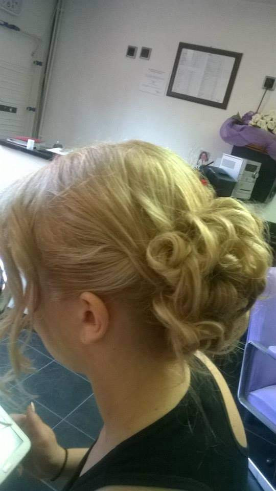 Studio HM #zagreb Njega i ojačavanje kose Svečana frizura