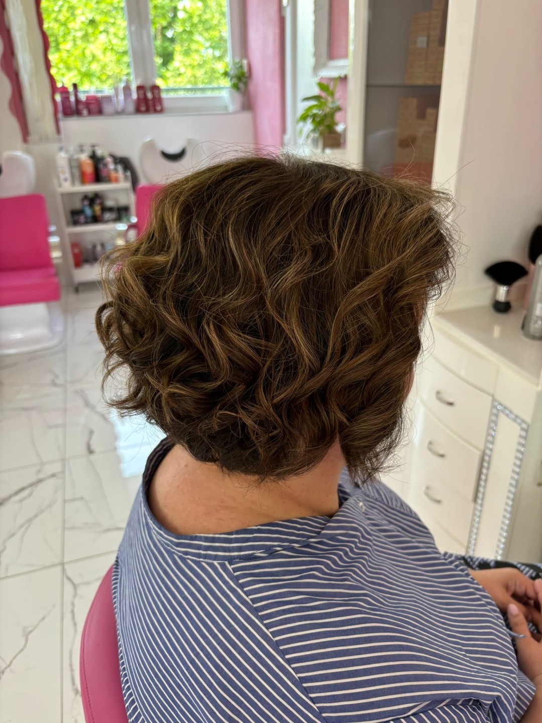 Beauty Studio Amina #zagreb Feniranje i stiliziranje Feniranje na valove / kovrče - kratka kosa