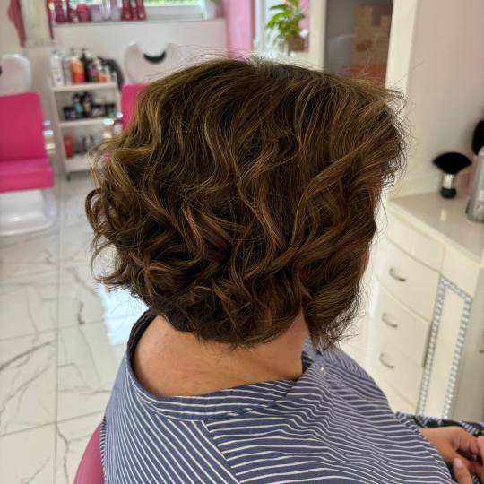 Beauty Studio Amina #zagreb Feniranje i stiliziranje Feniranje na valove / kovrče - kratka kosa