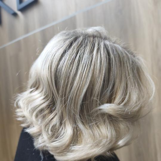 Frizana #zagreb Pramenovi Pramenovi + frizura - S (kosa do ramena) Usluga pramenova omogućuje osvje