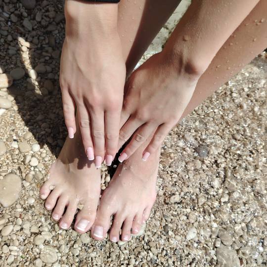 Roses & friends #zagreb Estetska pedikura Pedikura + trajni lak