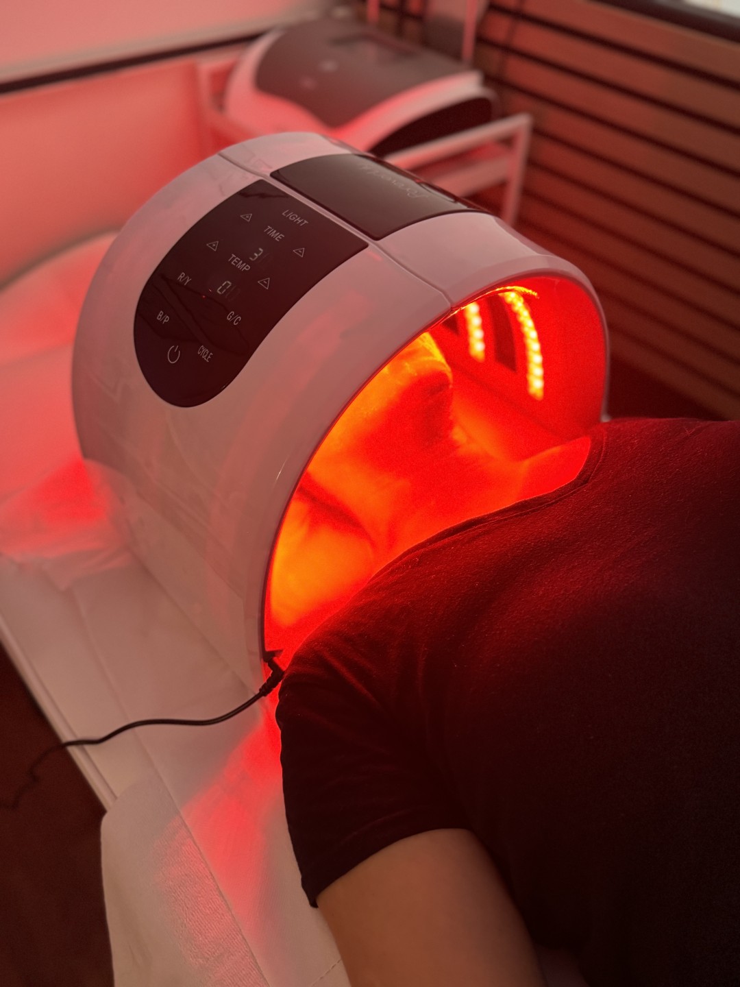 Vanja’s Beautique #zagreb Maske za lice Glow led radiofrekvencija lica + serum + LED maska - paket od 5 tretmana