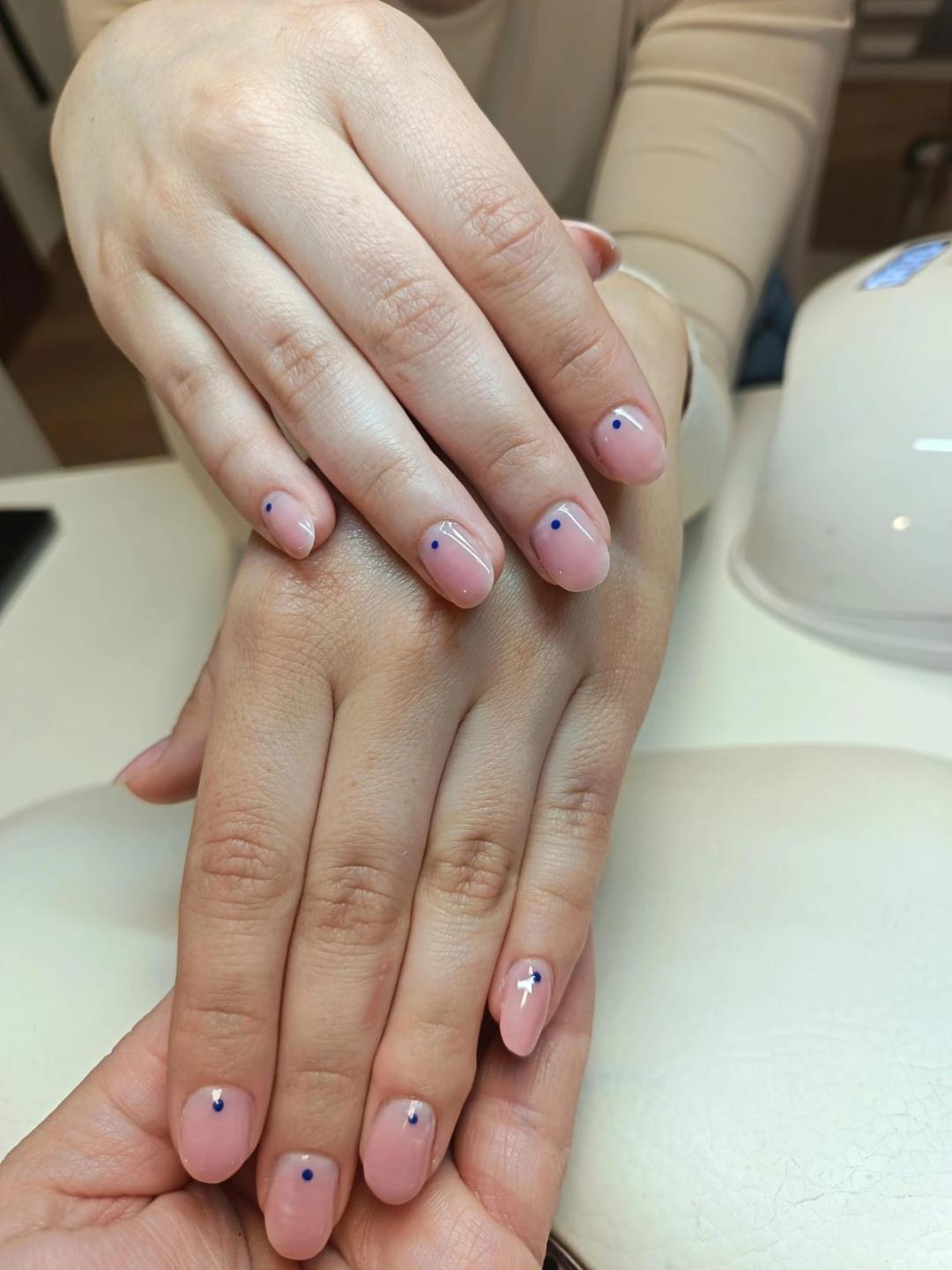 Comby manikura + trajni lak - Alum beauty studio, Rijeka Manikura Nokti Manikura, Rijeka, Centar