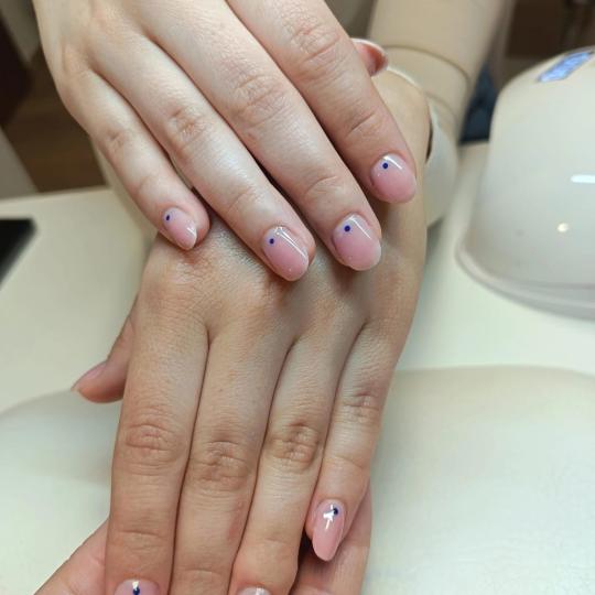 Alum beauty studio #rijeka Manikura Comby manikura + trajni lak Comby manikura je tip obrade nokti�