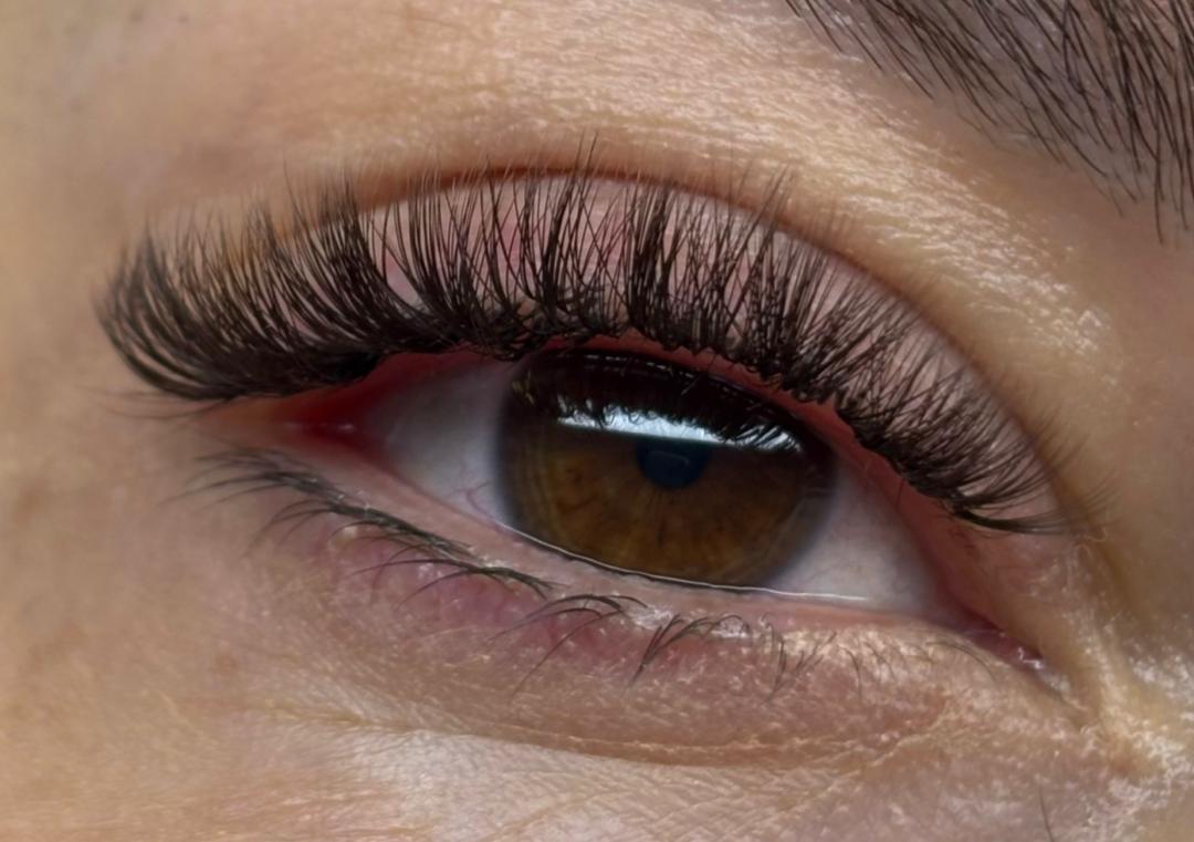 Sis Beauty Room #zagreb Nadogradnja trepavica Ugradnja volumenskih trepavica