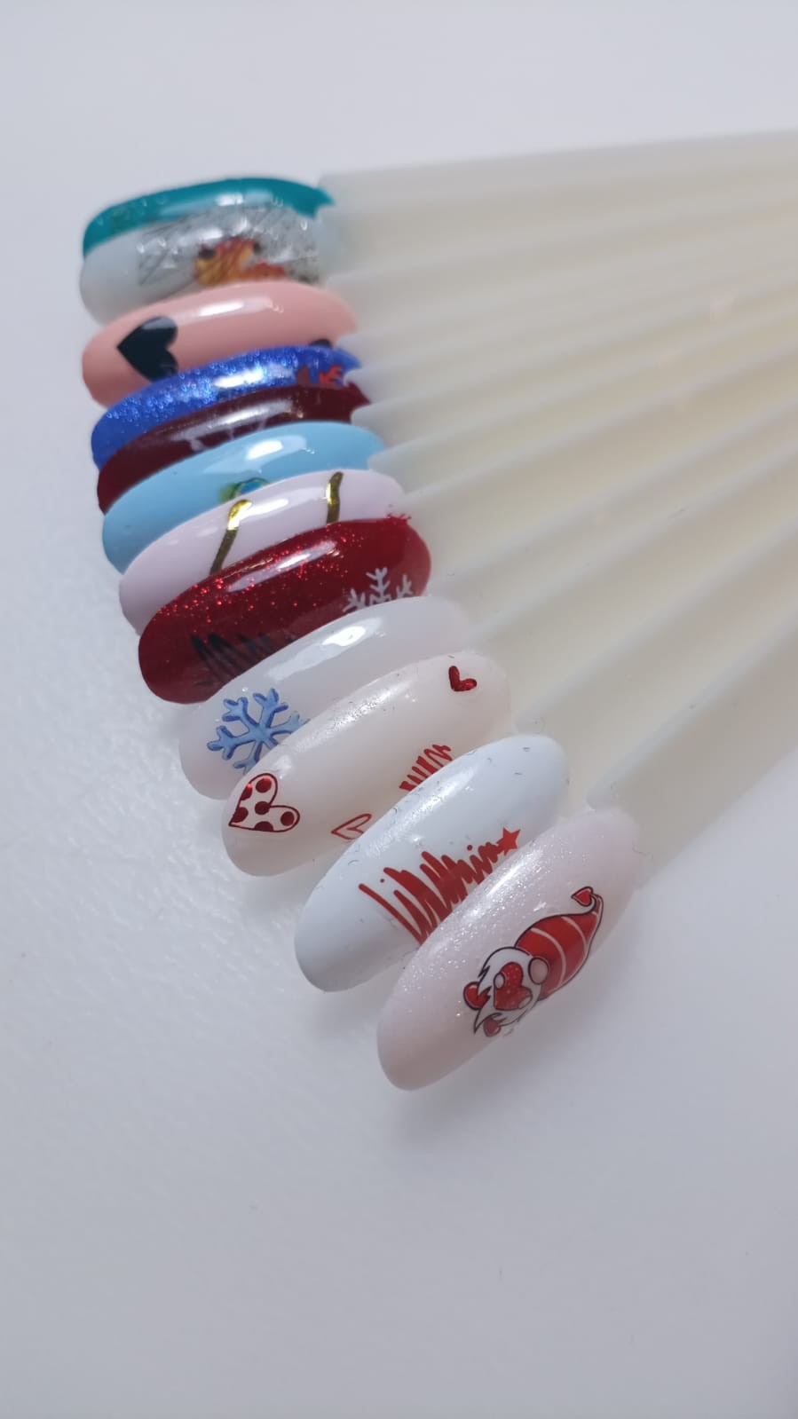 Nail art jednostavan - po noktu - Glow Differently, Zagreb Ukrašavanje noktiju Nokti Ukrašavanje noktiju, Zagreb, Donji grad - Centar