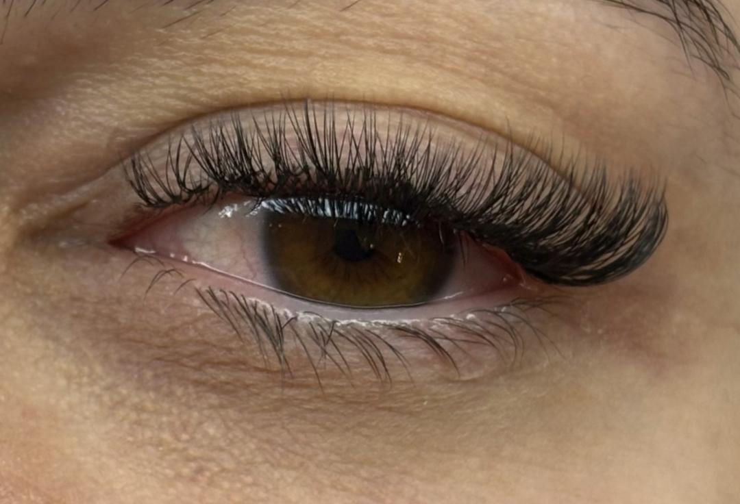 Ugradnja volumenskih trepavica - Sis Beauty Room, Zagreb Nadogradnja trepavica Lice Nadogradnja trepavica, Zagreb, Donji grad - Centar