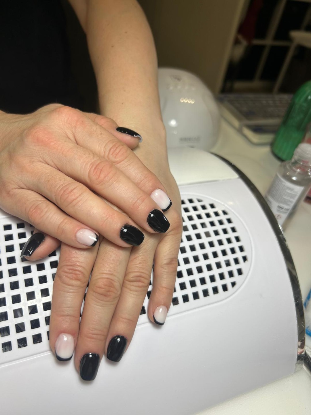 Manikura + trajni lak - Glow Differently, Zagreb Manikura Nokti Manikura, Zagreb, Donji grad - Centar