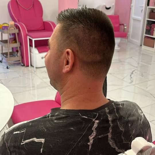 Beauty Studio Amina #zagreb Muško šišanje Muško šišanje mašinicom