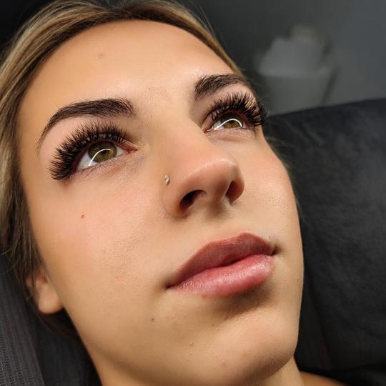 Ina Beauty Studio #rijeka Nadogradnja trepavica Ugradnja volumenskih trepavica - 2D / 5D